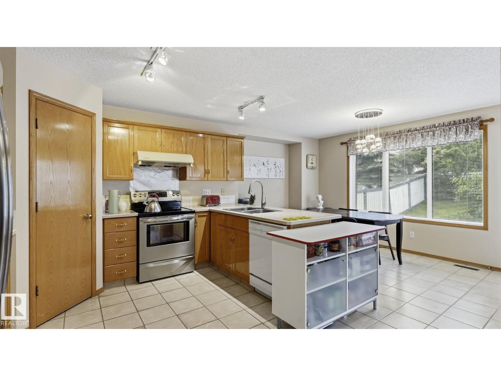 125 DECHENE RD NW, Dechene, Edmonton photo 4