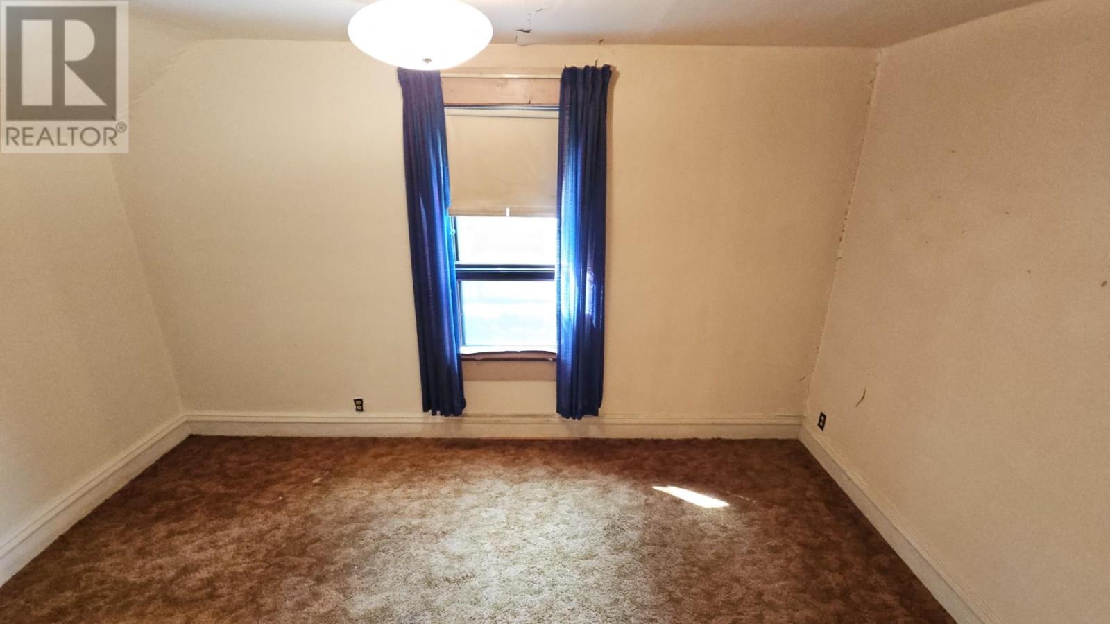 320 Dease ST - 14