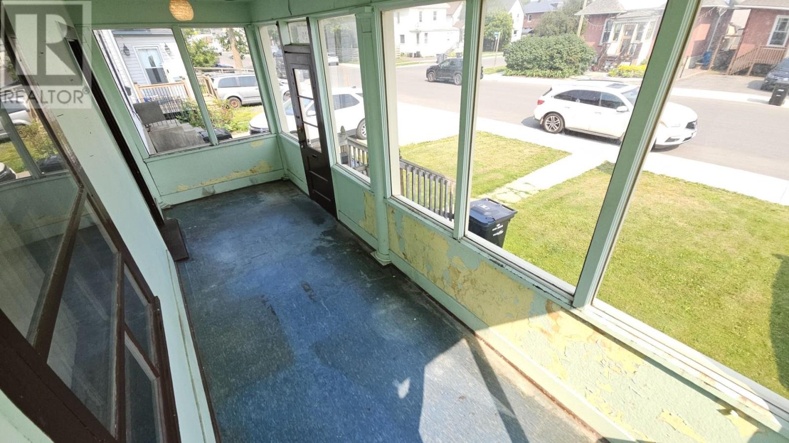 320 Dease ST - 19