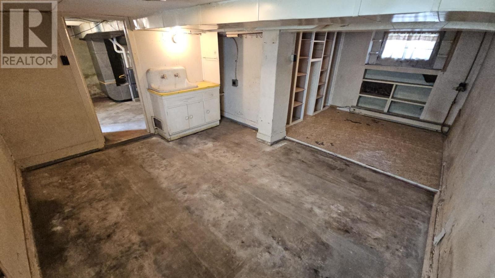 320 Dease ST - 24