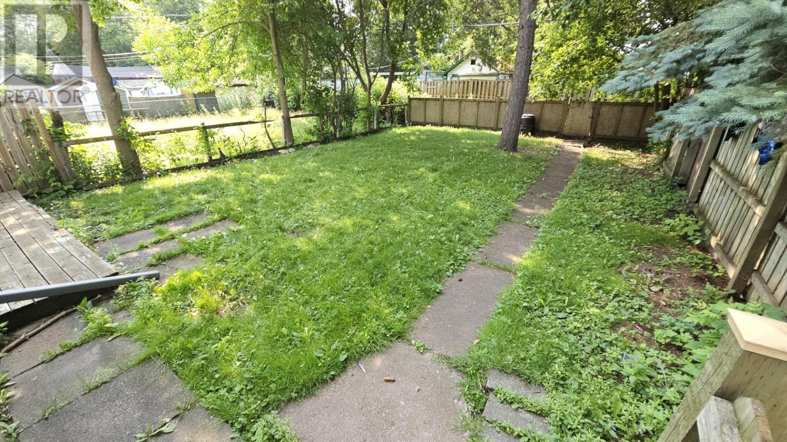 320 Dease ST - 26