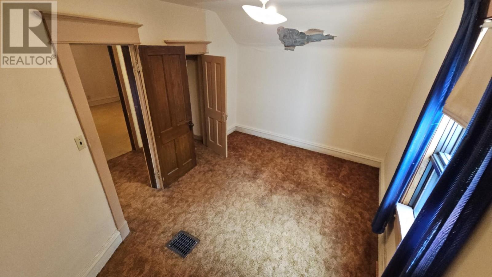 320 Dease ST - 16