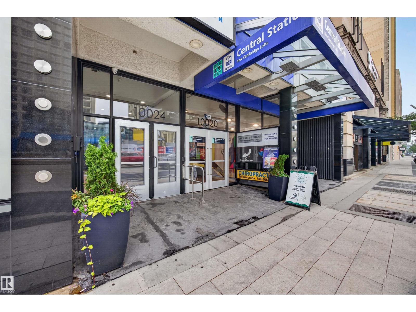 #805 10024 JASPER AV NW - 28