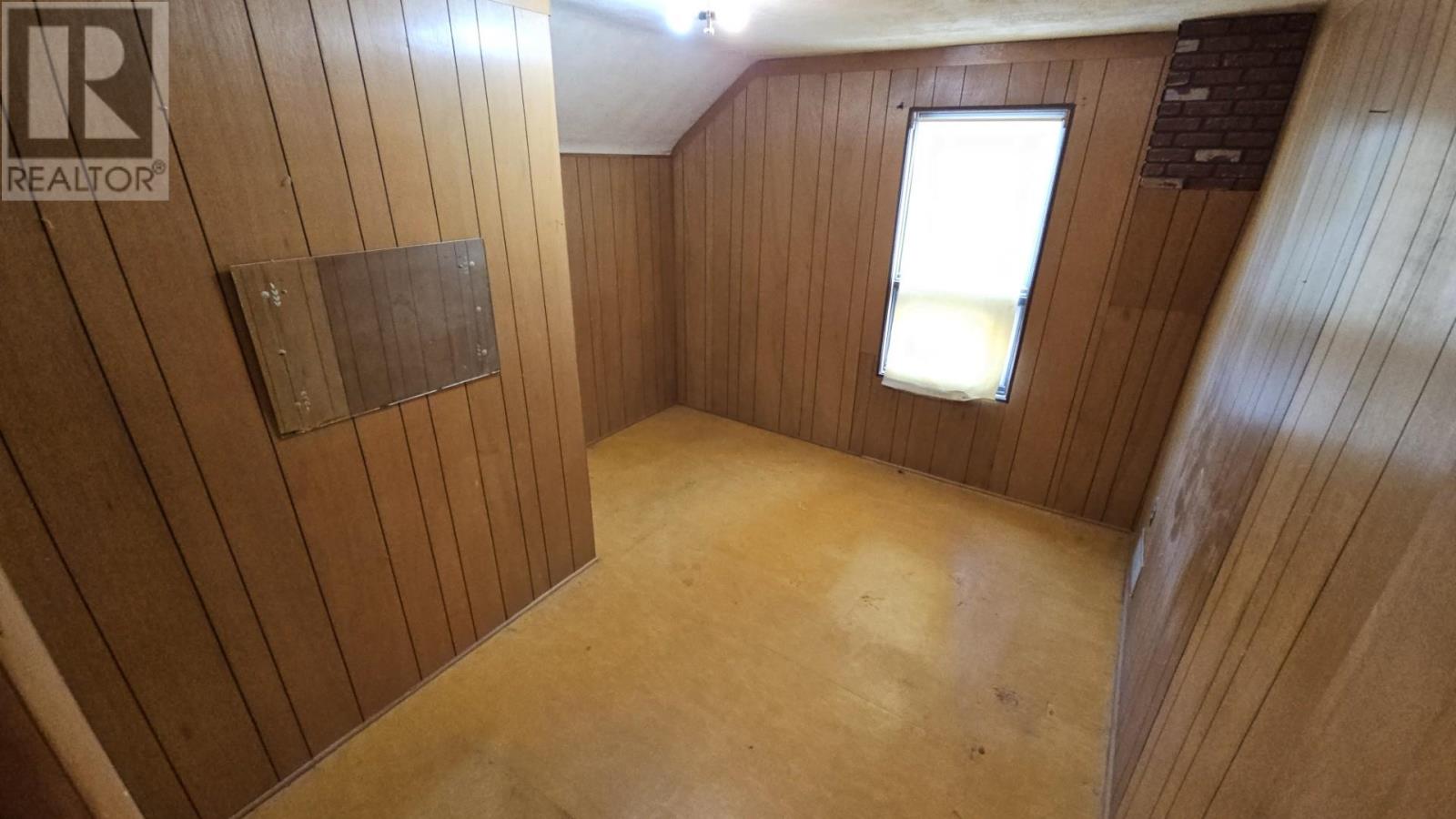 320 Dease ST - 6