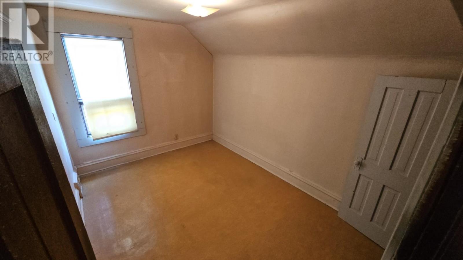 320 Dease ST - 9