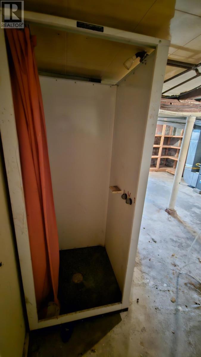 320 Dease ST - 25