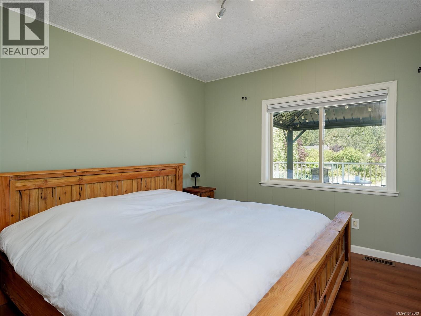 798 Wain Rd - 10