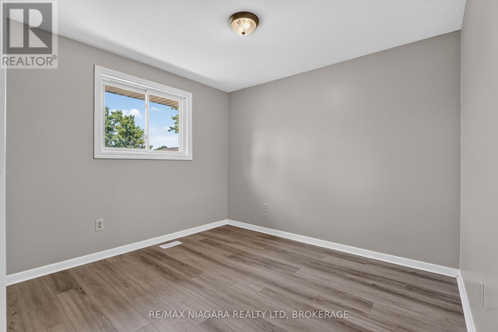 4074 BROOKDALE DRIVE - Image 19