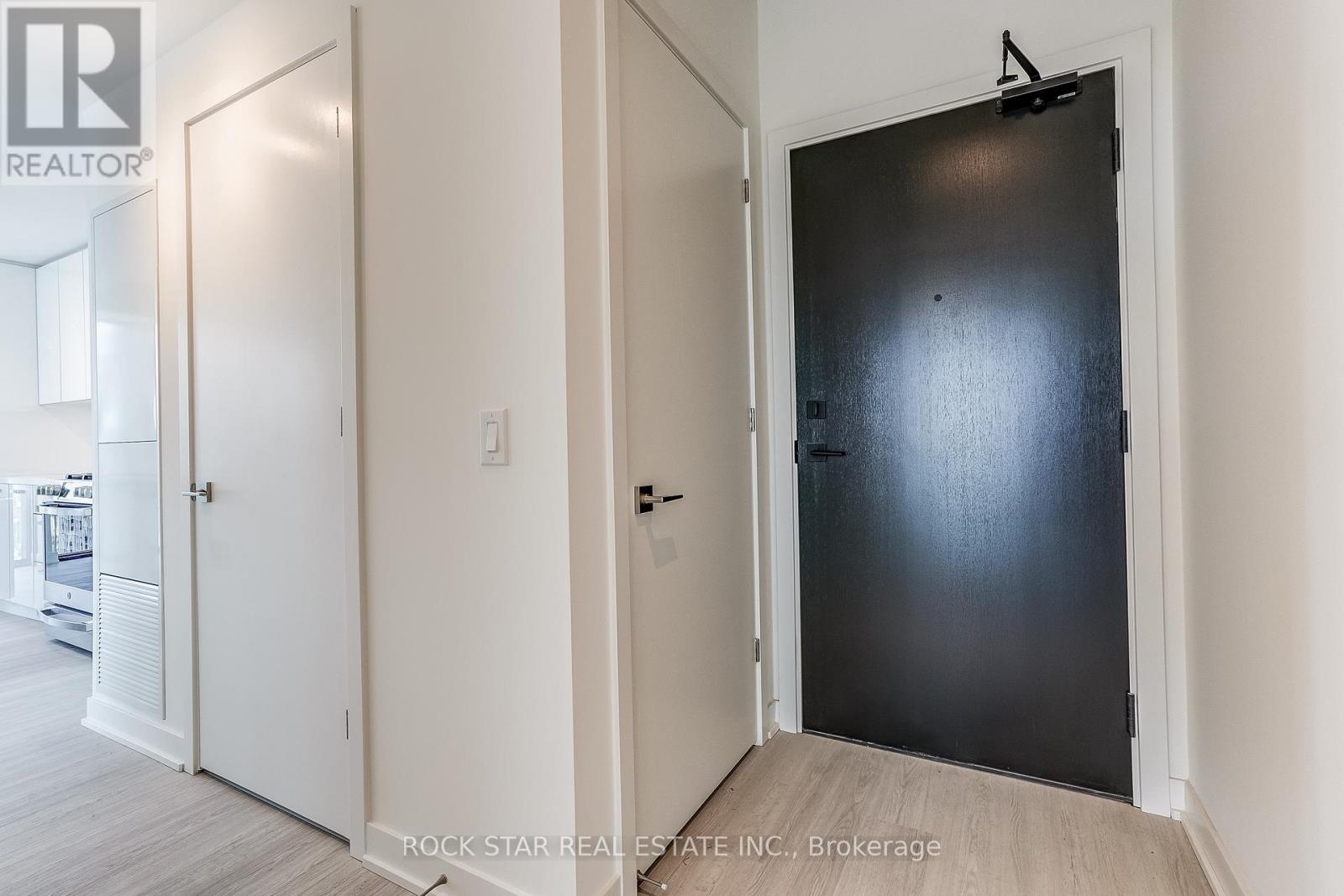 #2802 284 KING STREET E - 16