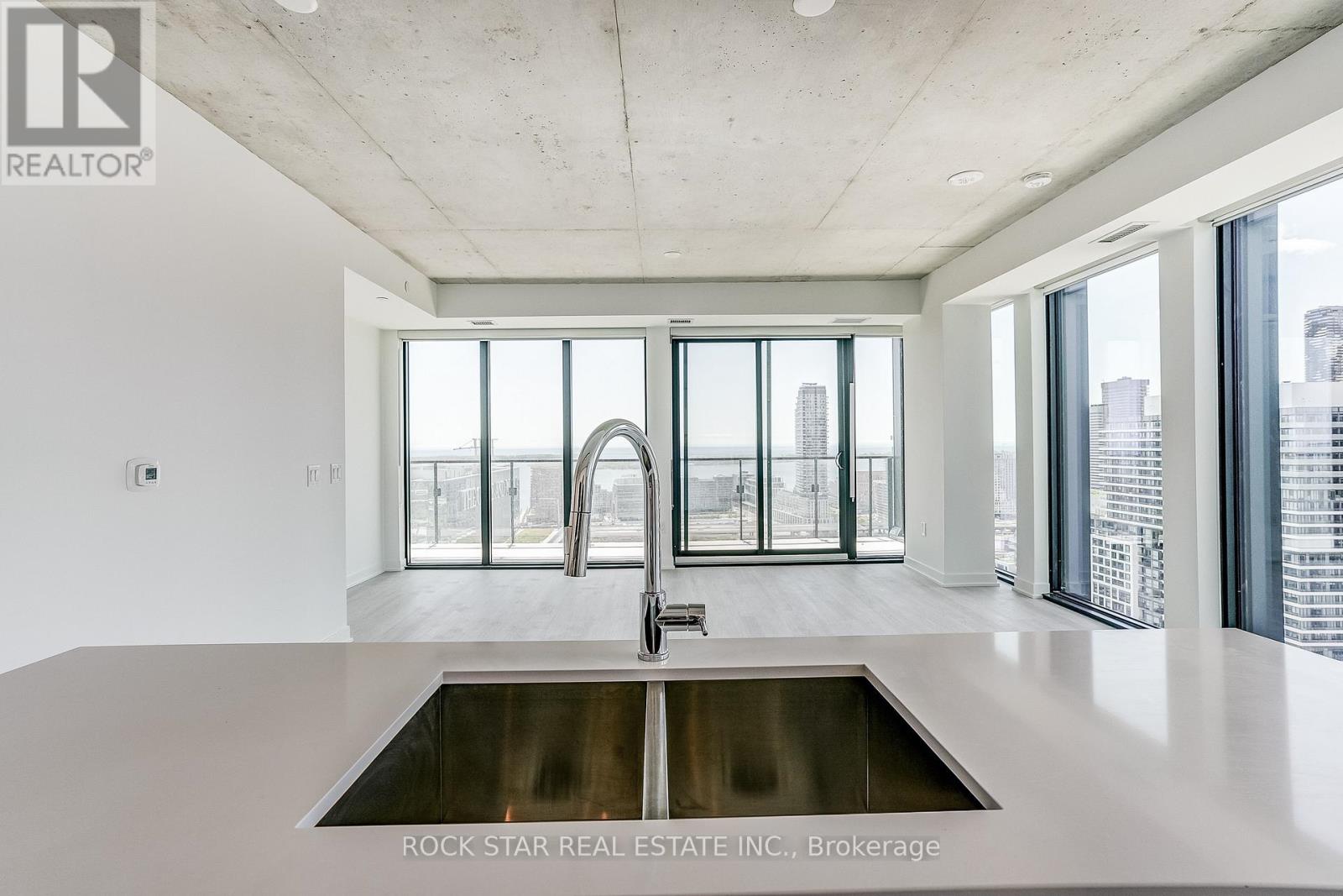 #2802 284 KING STREET E - 23
