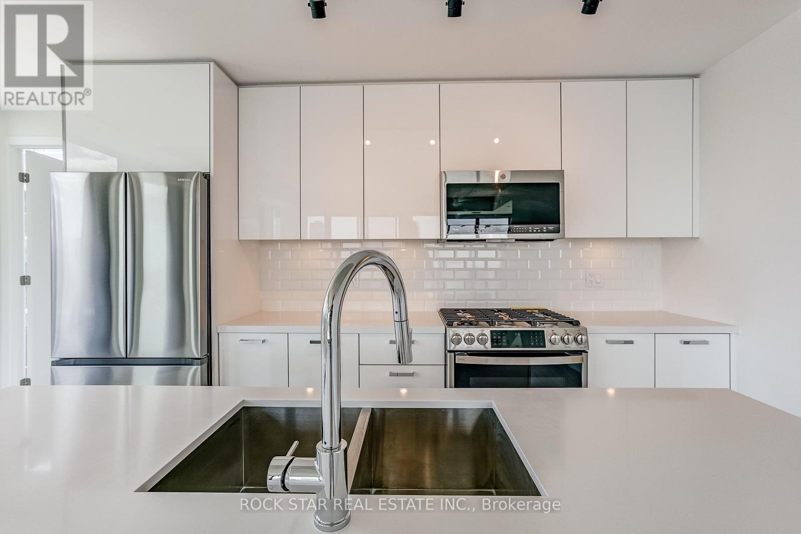 #2802 284 KING STREET E - 24