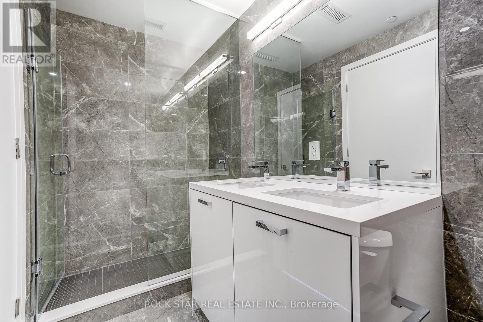 #2802 284 KING STREET E - 33