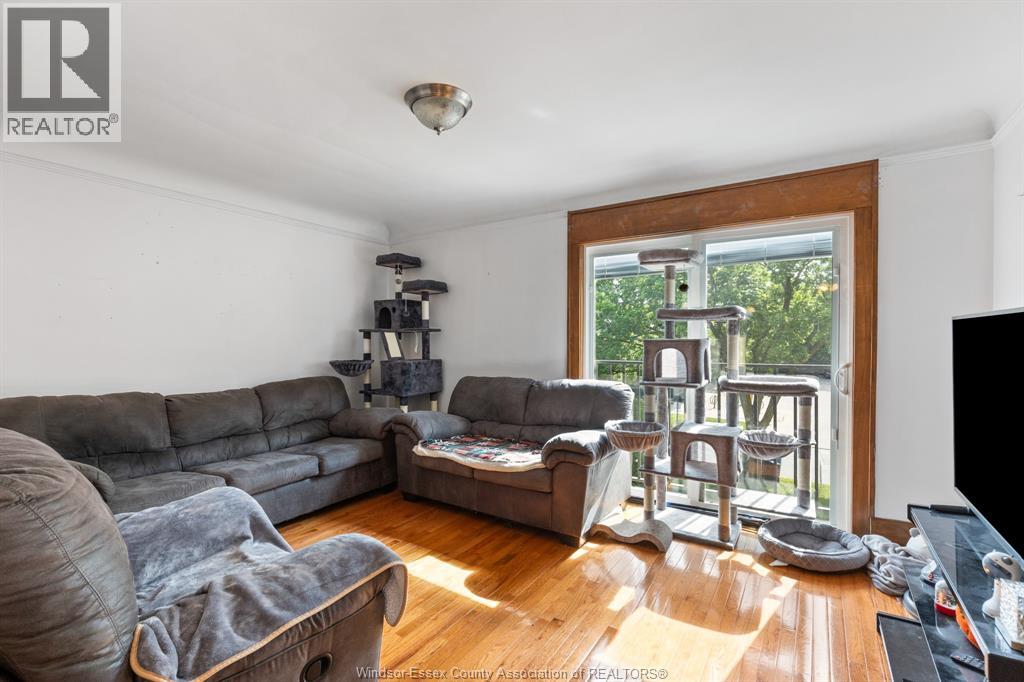 290 THOMPSON - Image 13