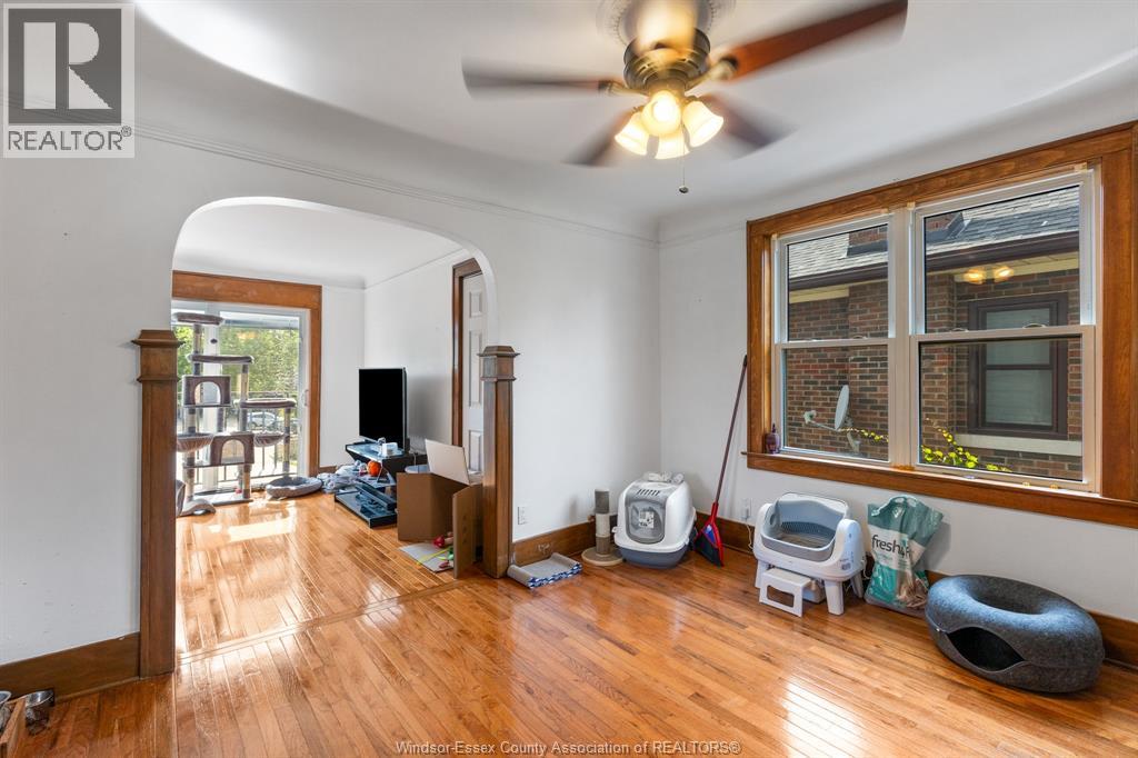 290 THOMPSON - Image 15