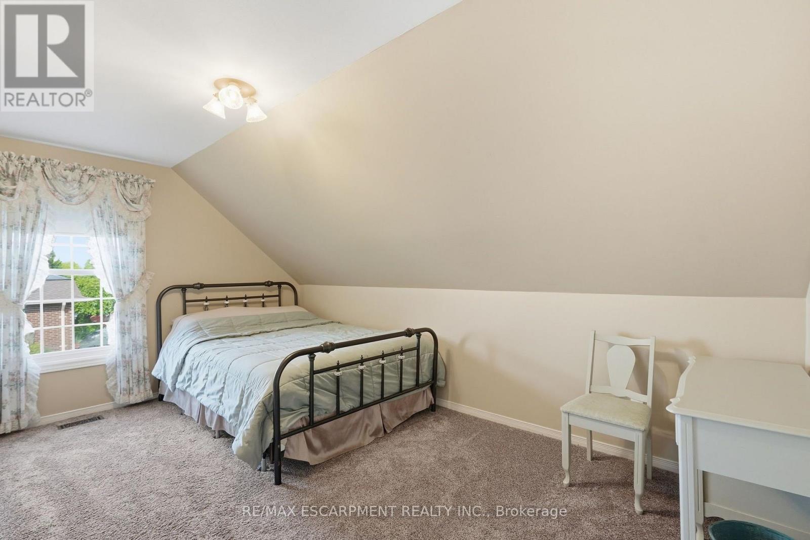 12 HUNTINGTON LANE - Image 21