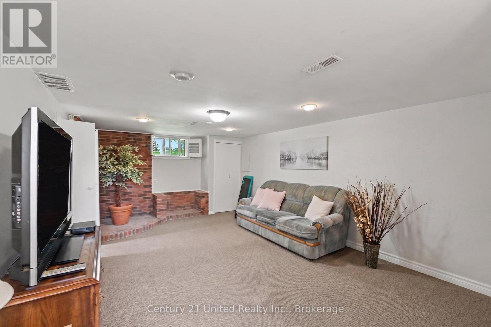 815 STEWART DRIVE - 15
