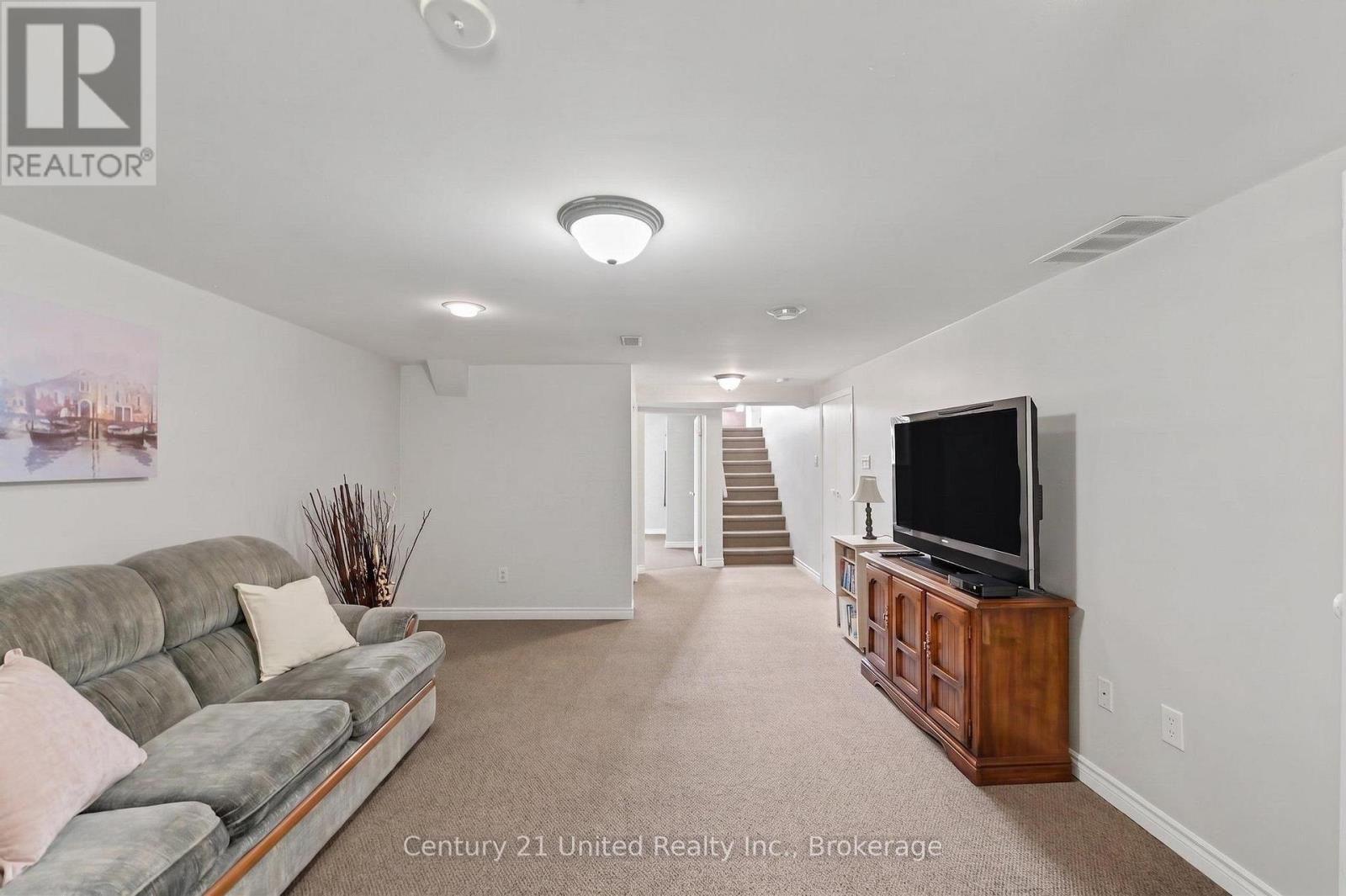 815 STEWART DRIVE - 16