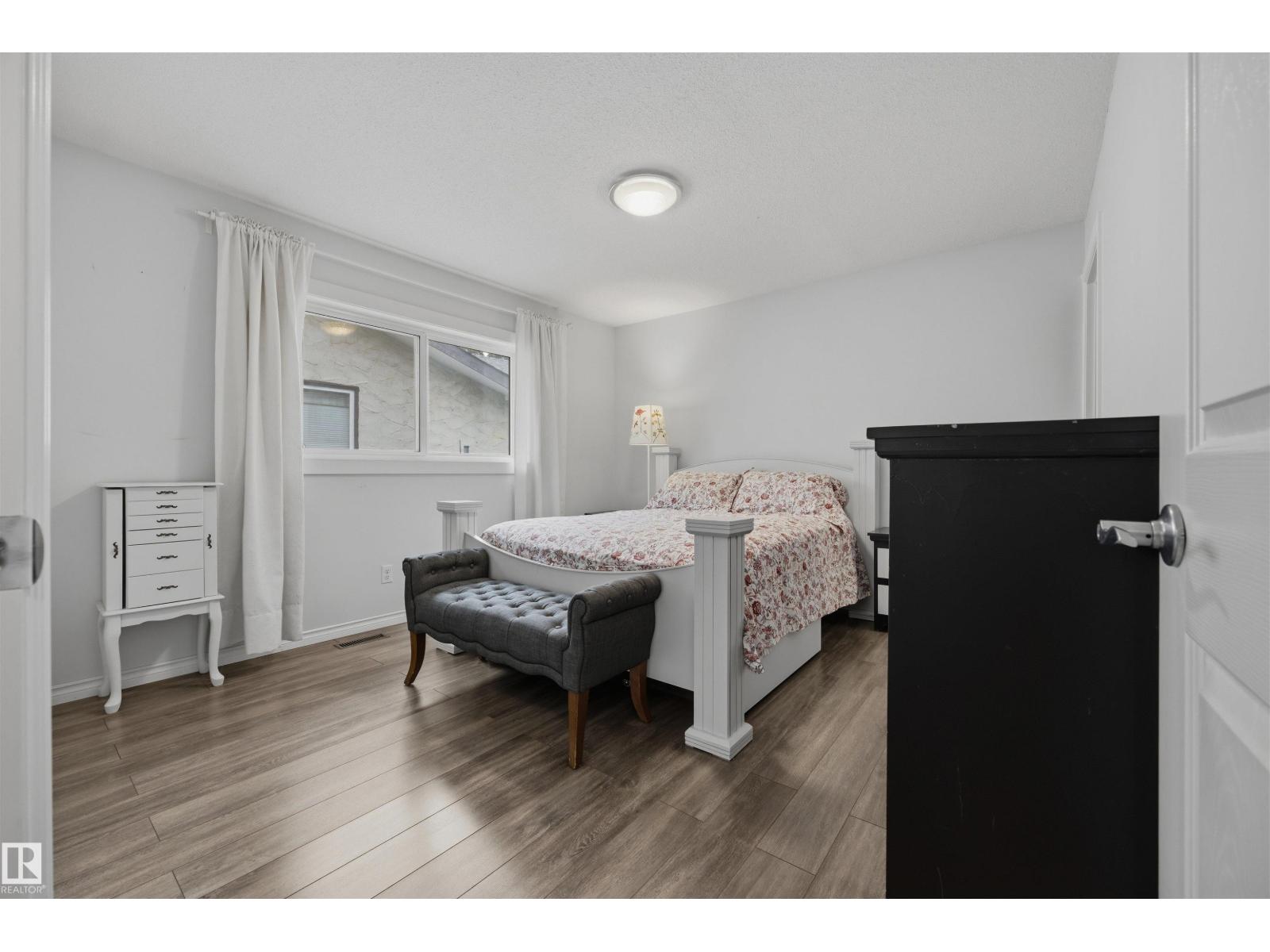 11707 150 Ave NW NW - 20