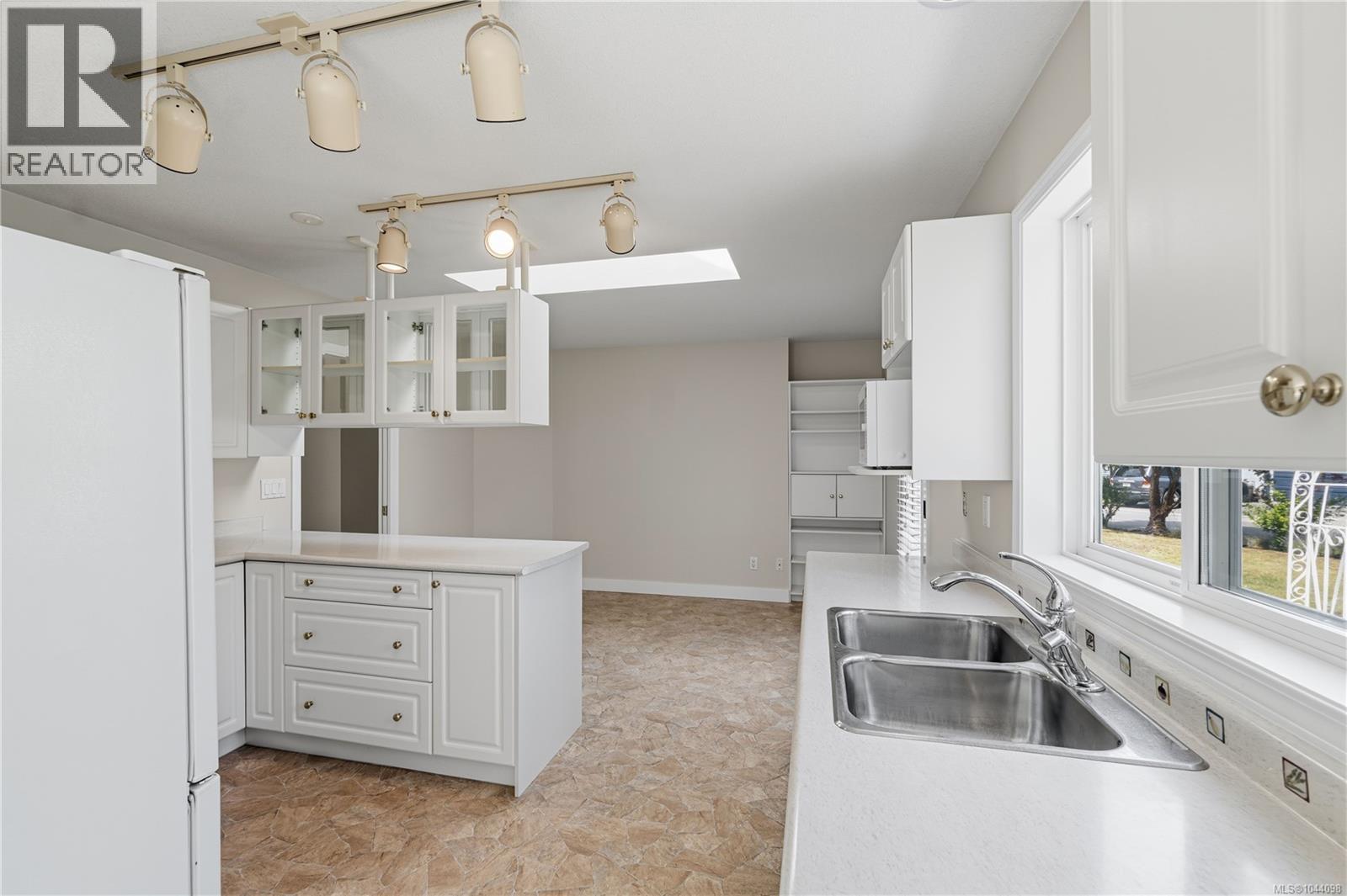 1325 Leeward Way - 27
