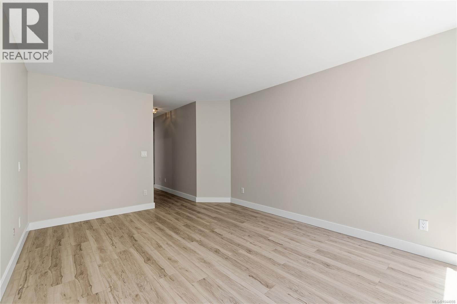 1325 Leeward Way - 38