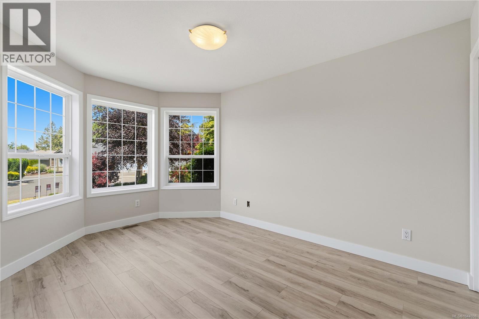 1325 Leeward Way - 36
