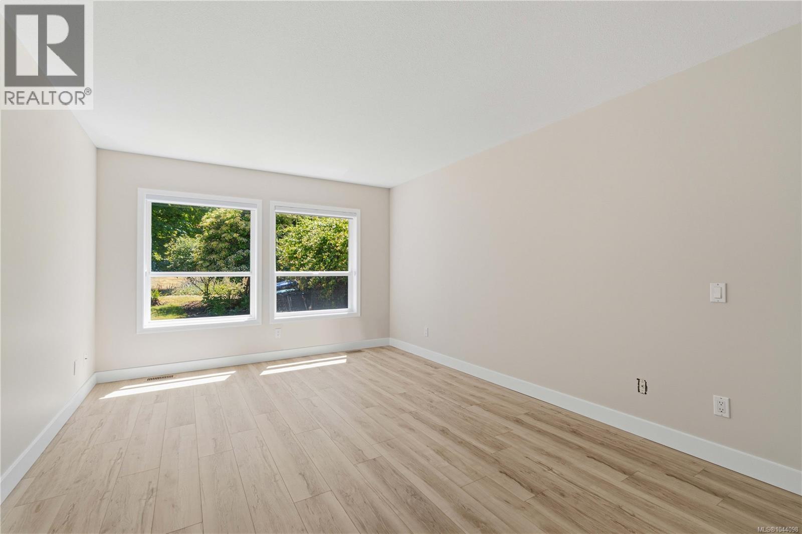 1325 Leeward Way - 40