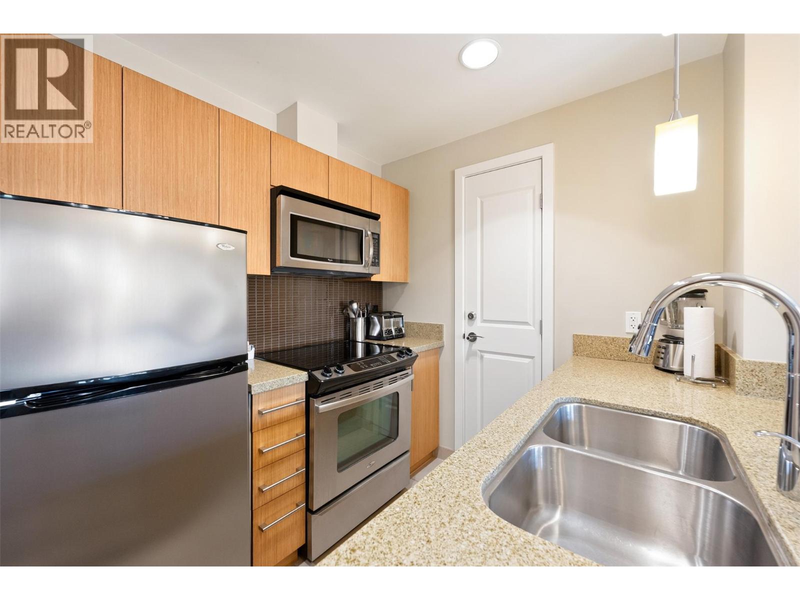 #332 15 Park Place - 15