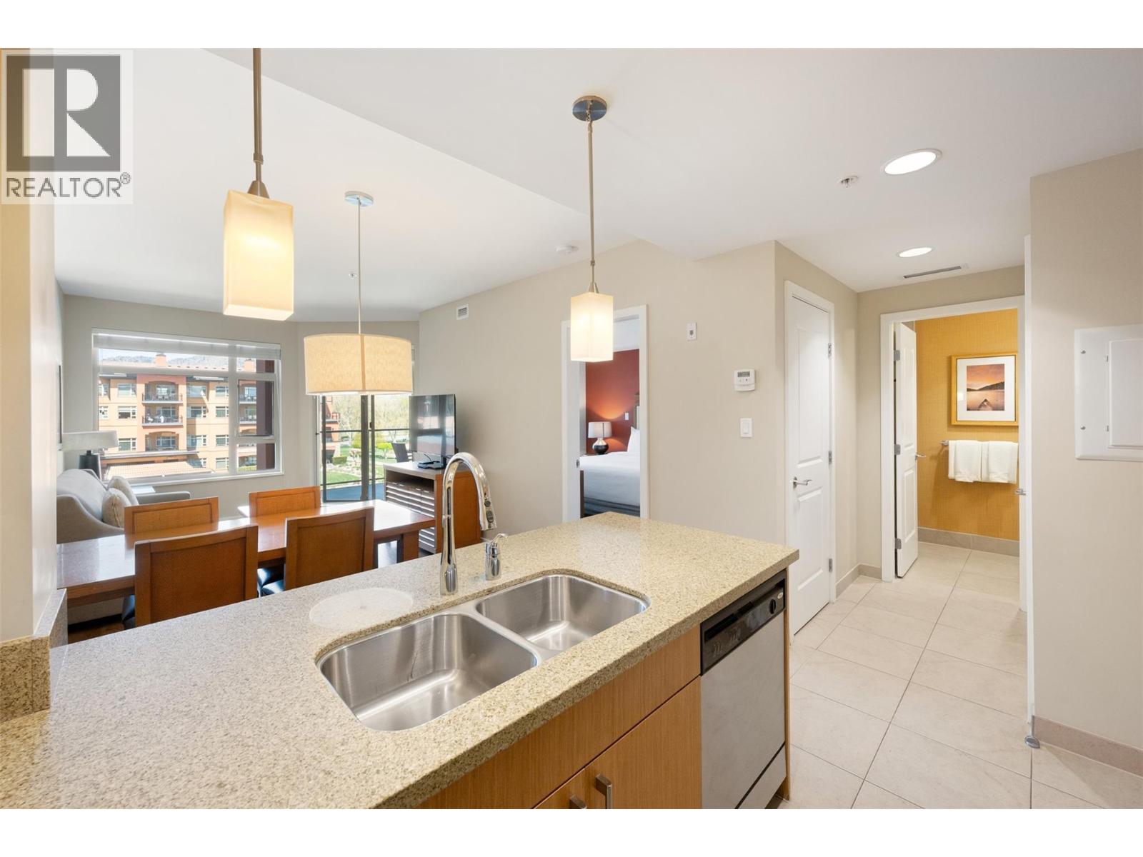 #332 15 Park Place - 16