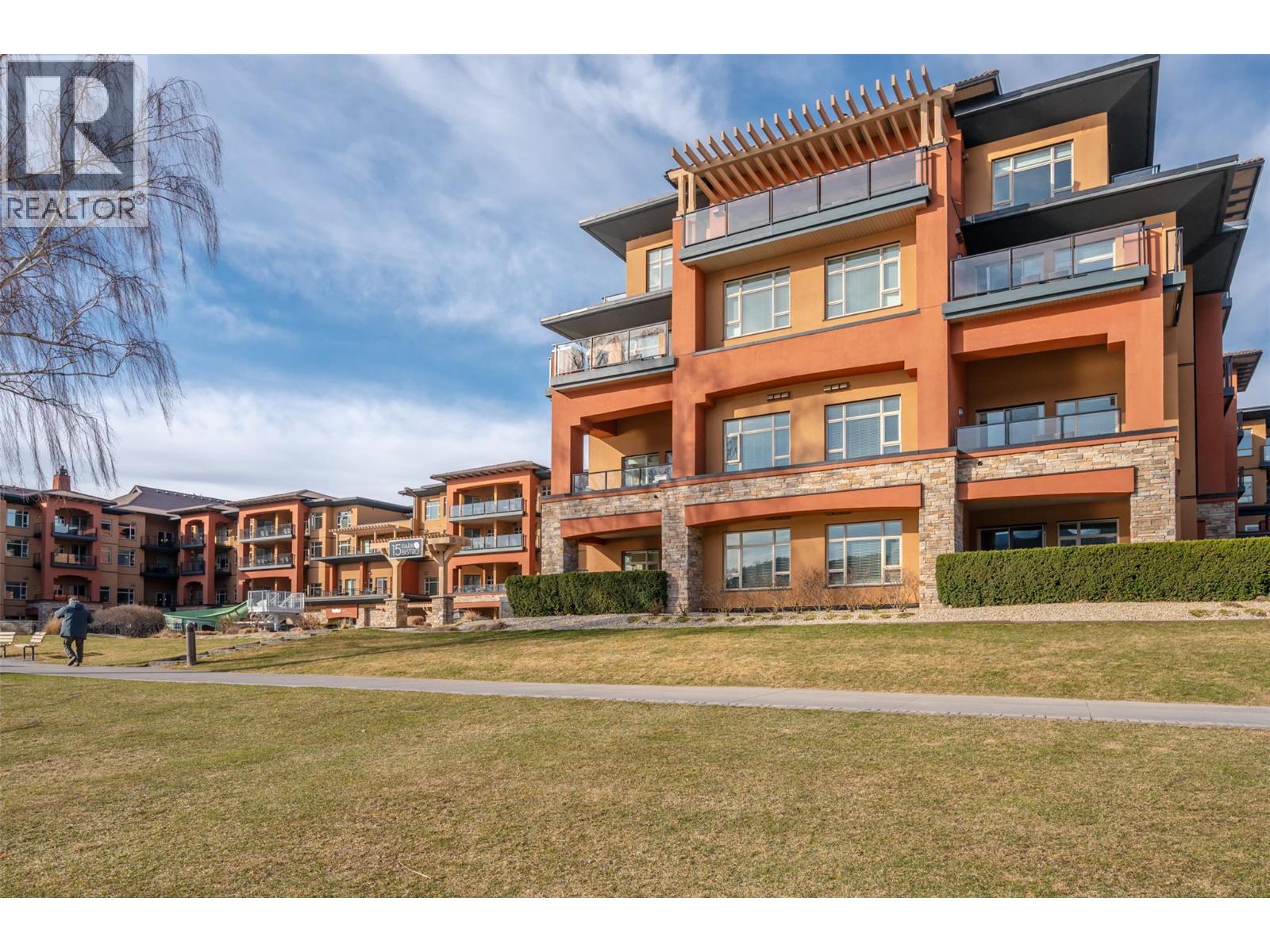 #332 15 Park Place - 40