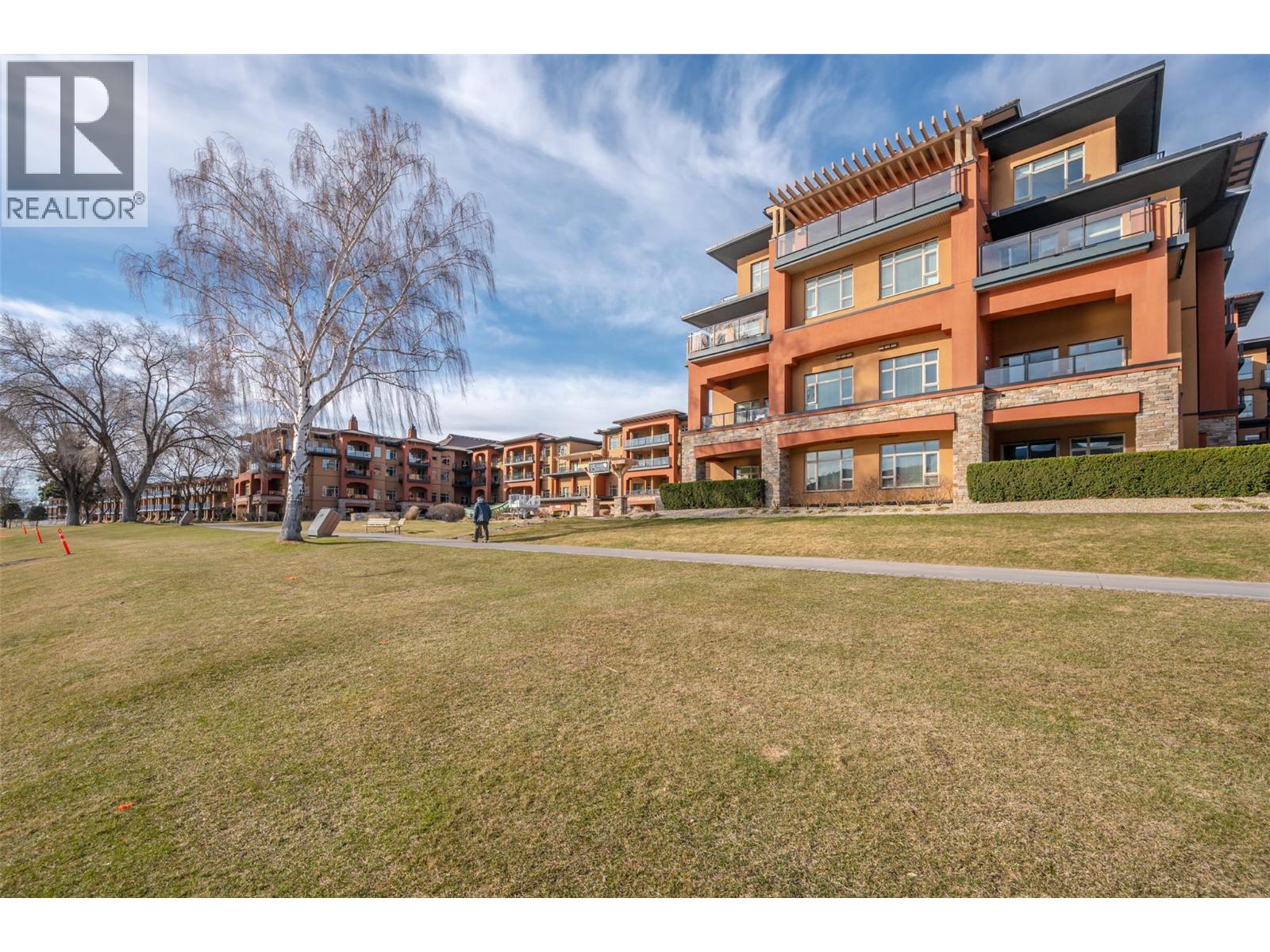 #332 15 Park Place - 41