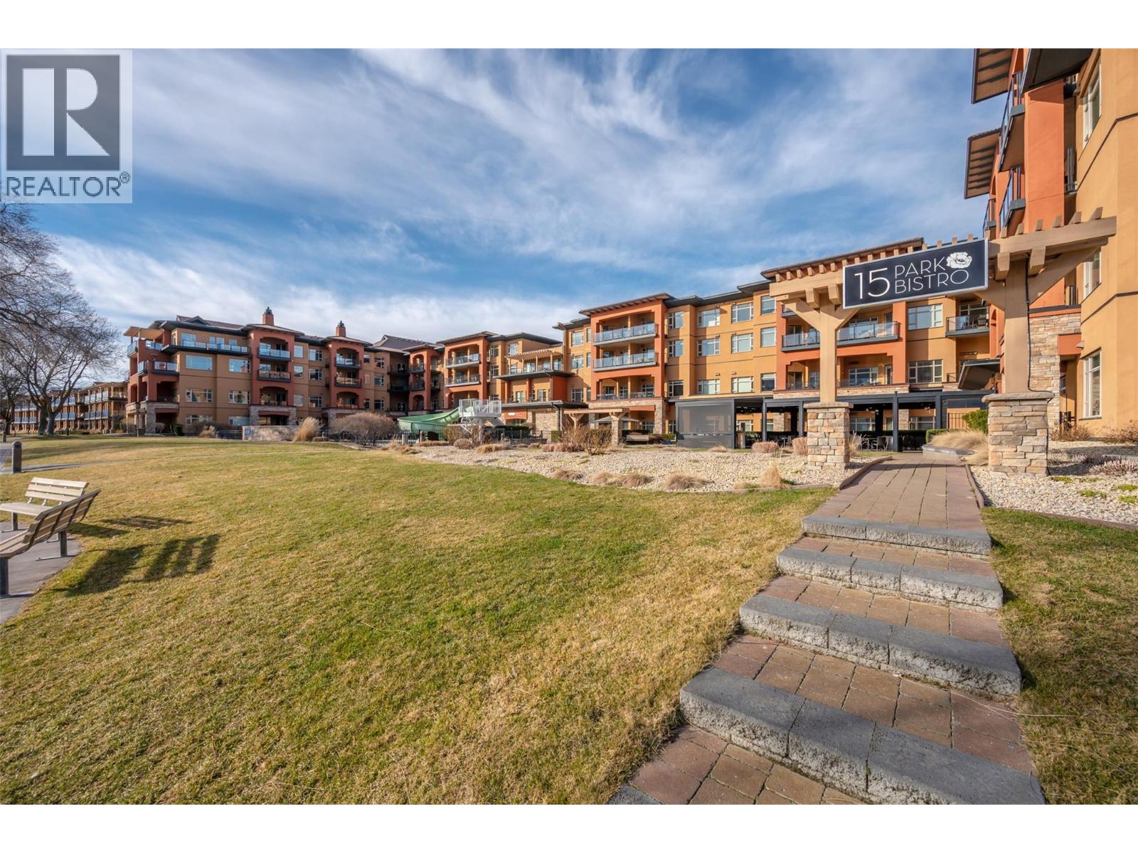 #332 15 Park Place - 39