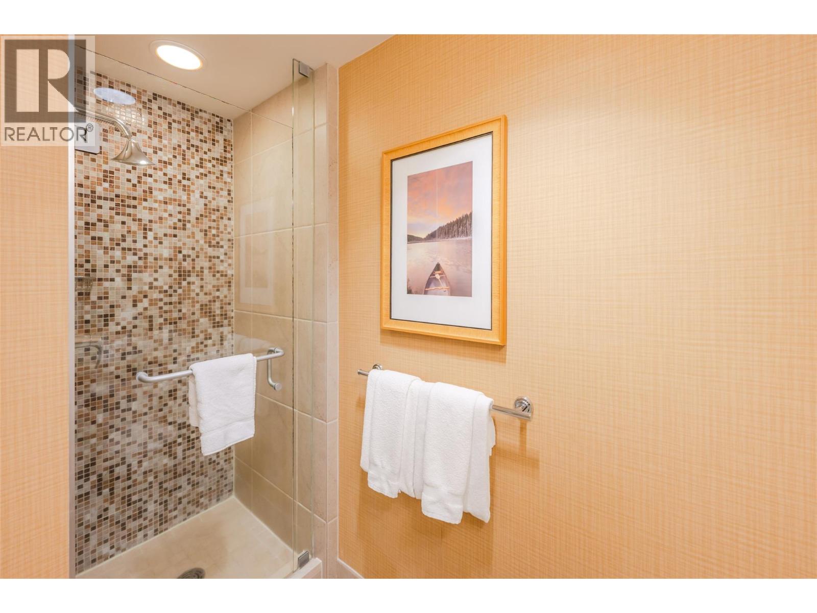 #332 15 Park Place - 27