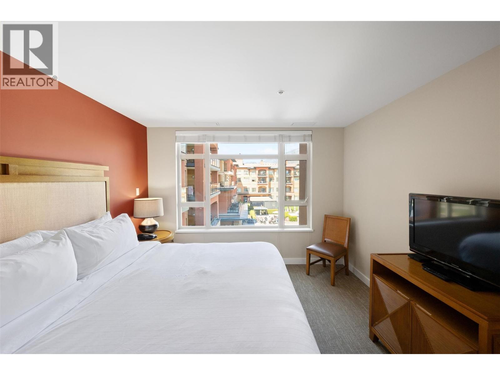 #332 15 Park Place - 18