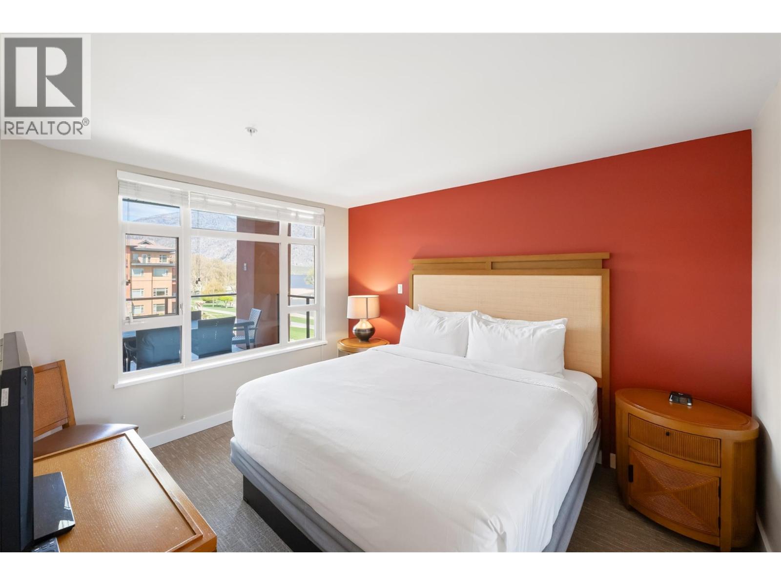 #332 15 Park Place - 23