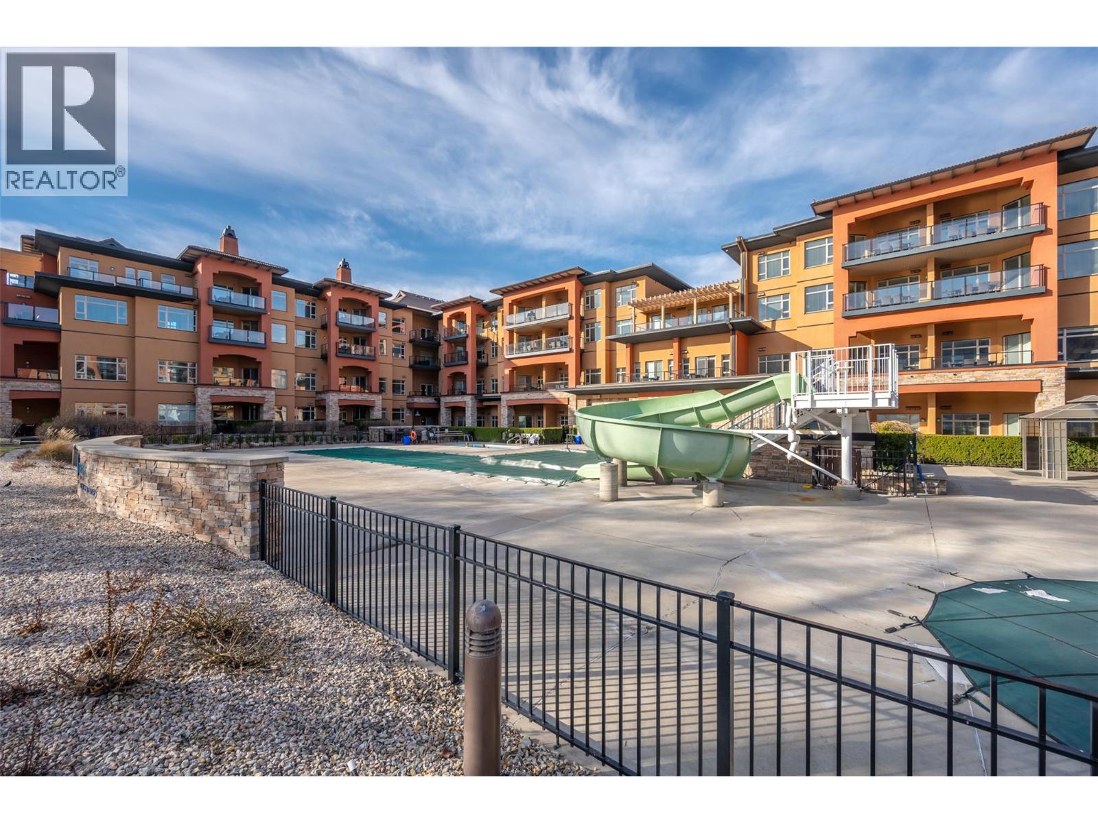 #332 15 Park Place - 38