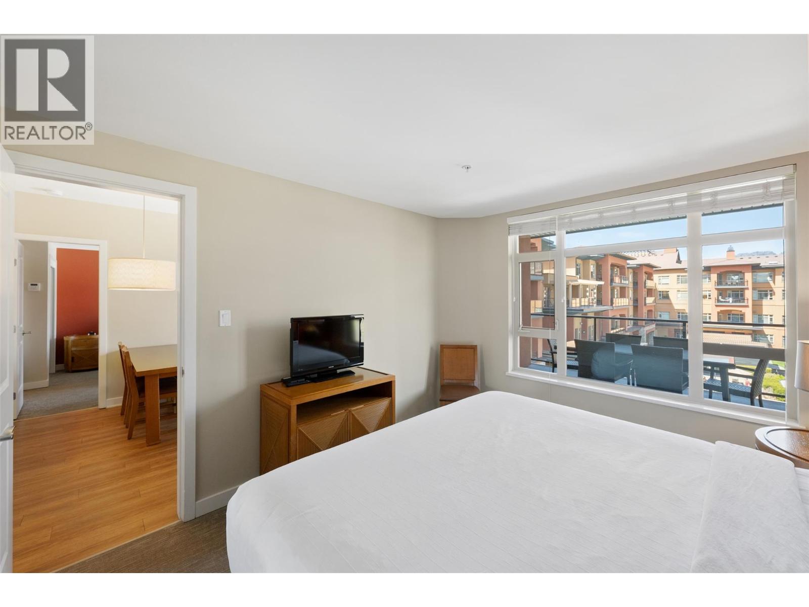 #332 15 Park Place - 25