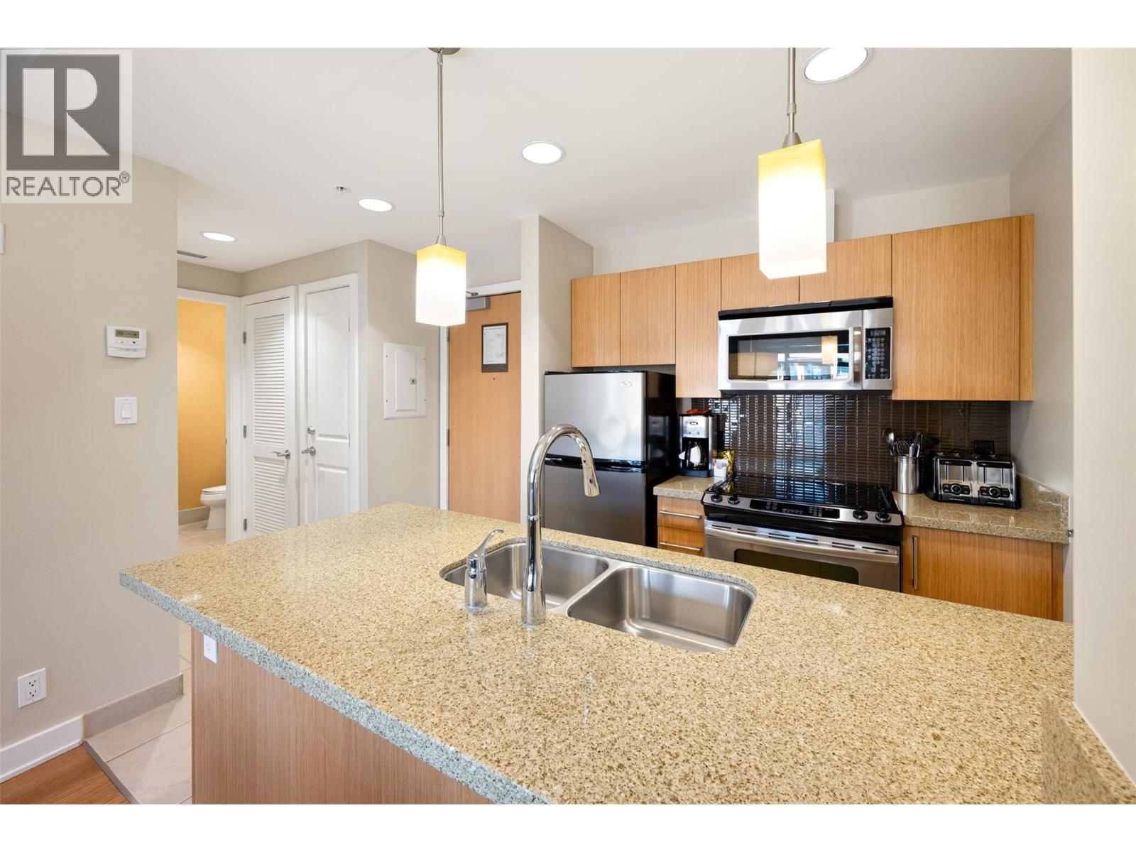 #332 15 Park Place - 13