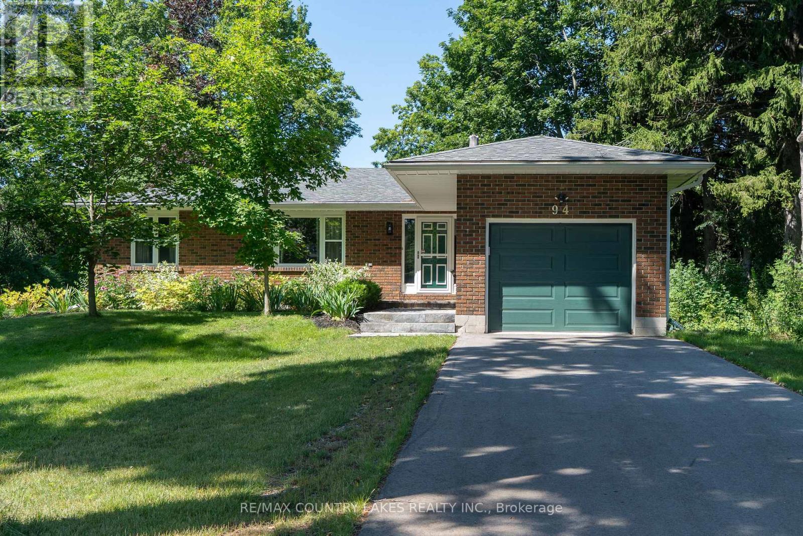 94 LAIDLAW STREET N - 1