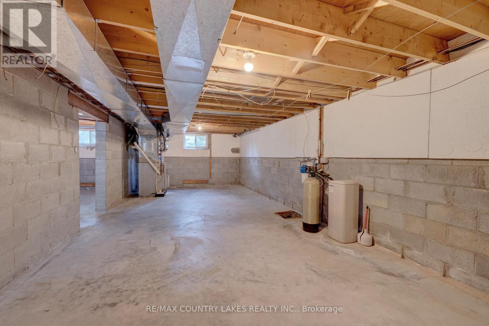 94 LAIDLAW STREET N - Image 22