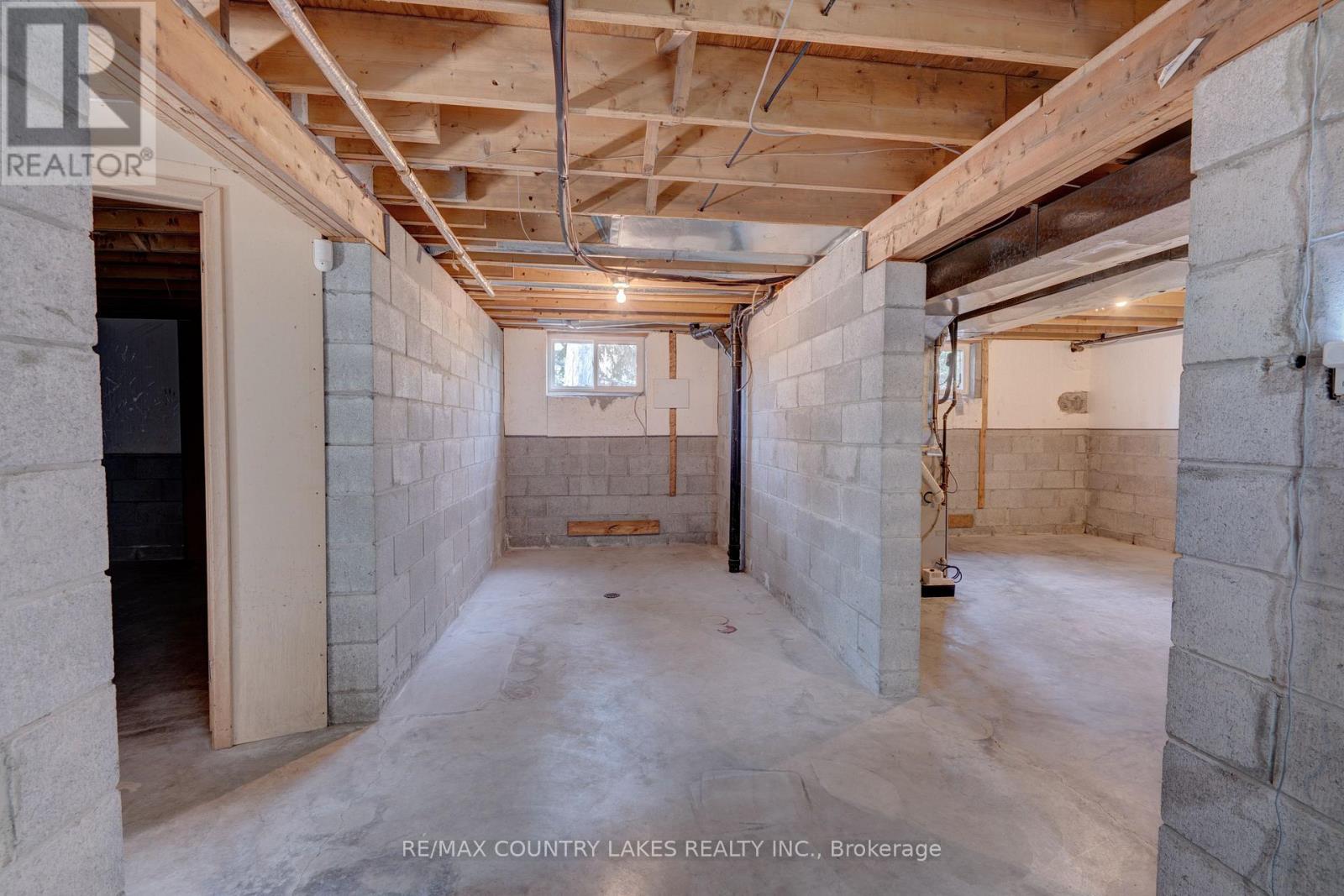 94 LAIDLAW STREET N - 26