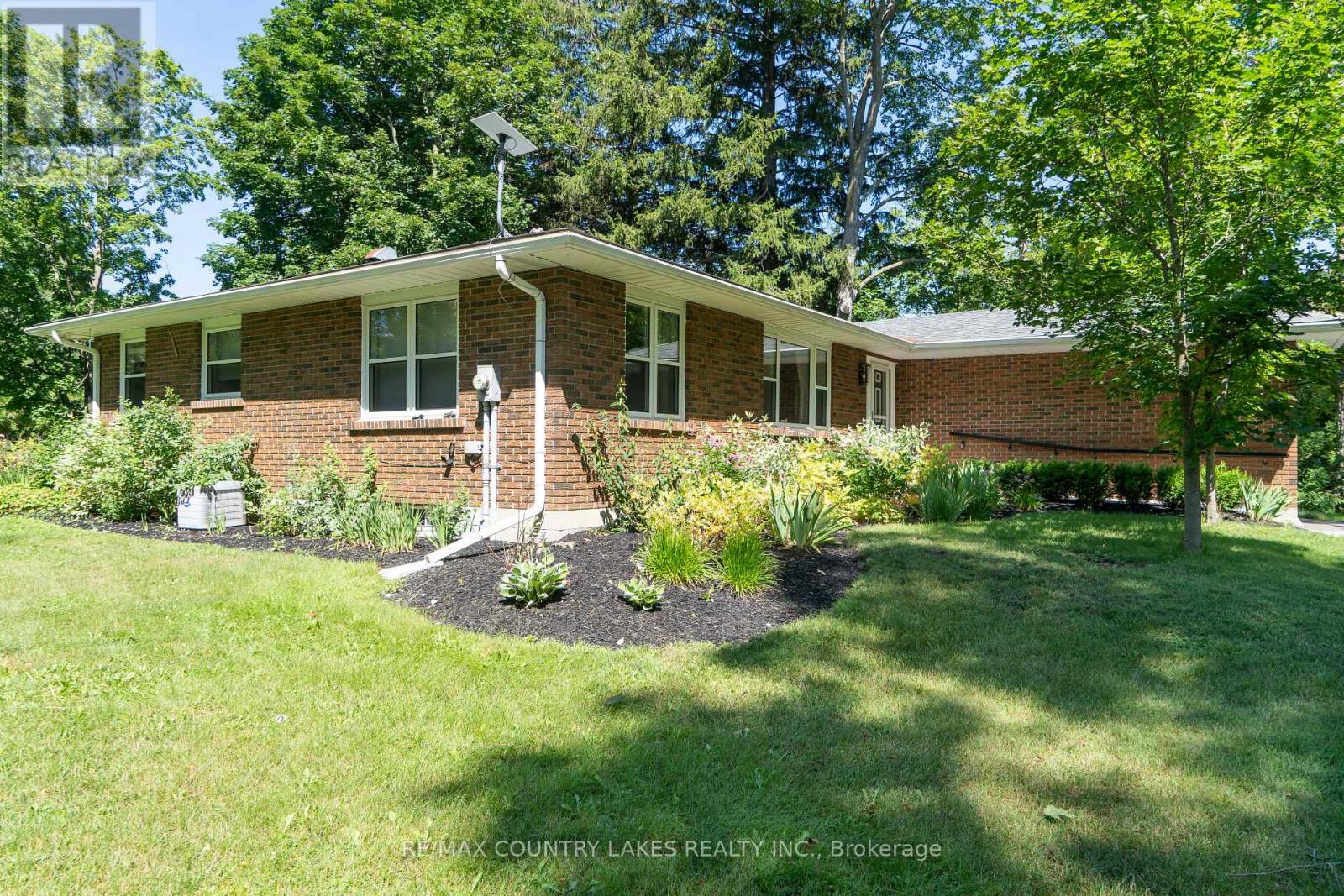 94 LAIDLAW STREET N - Image 28