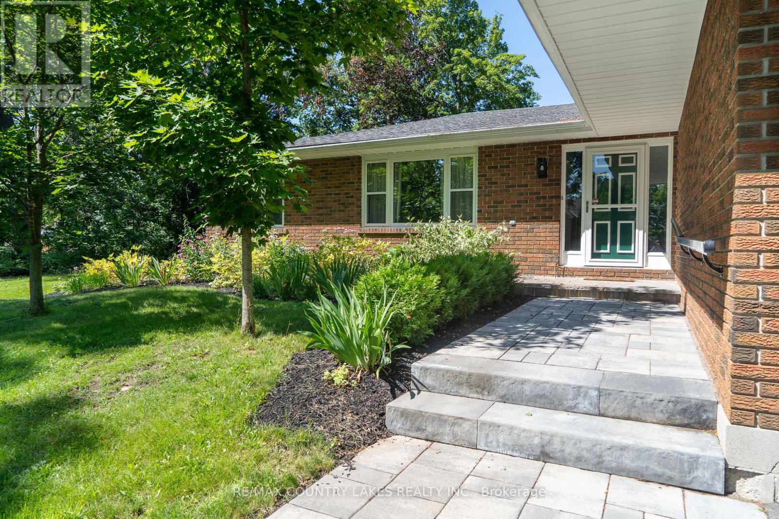 94 LAIDLAW STREET N - Image 3