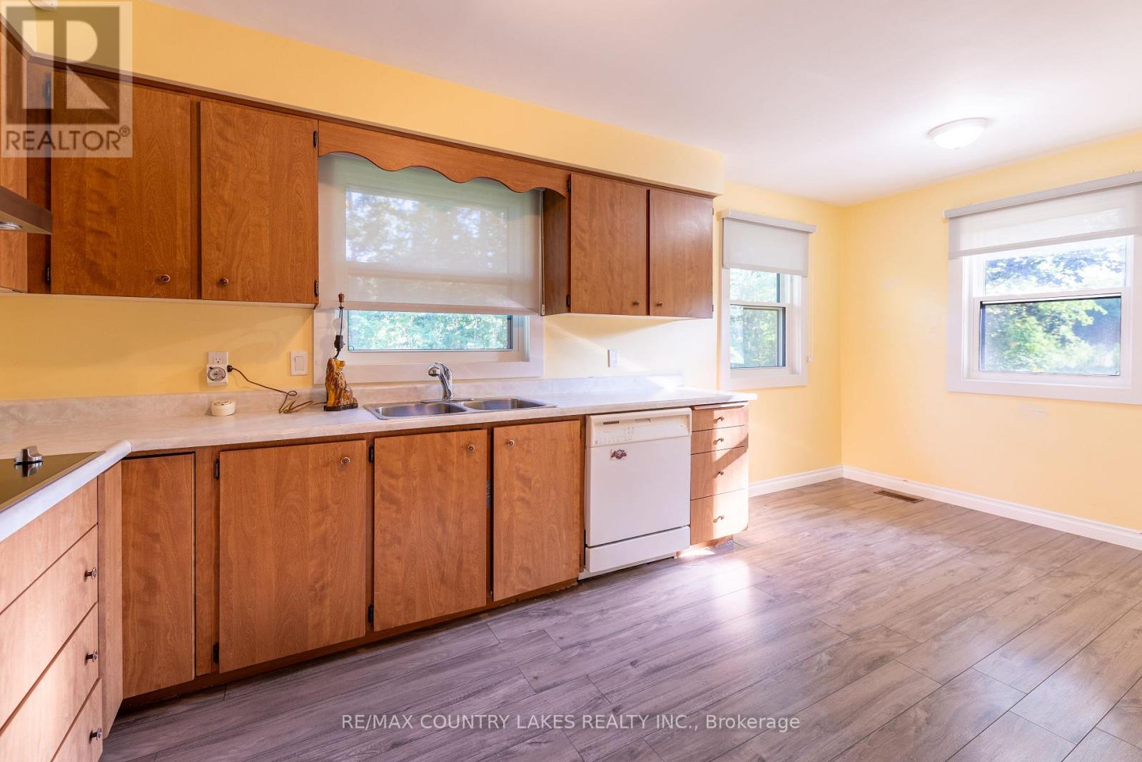 94 LAIDLAW STREET N - 9