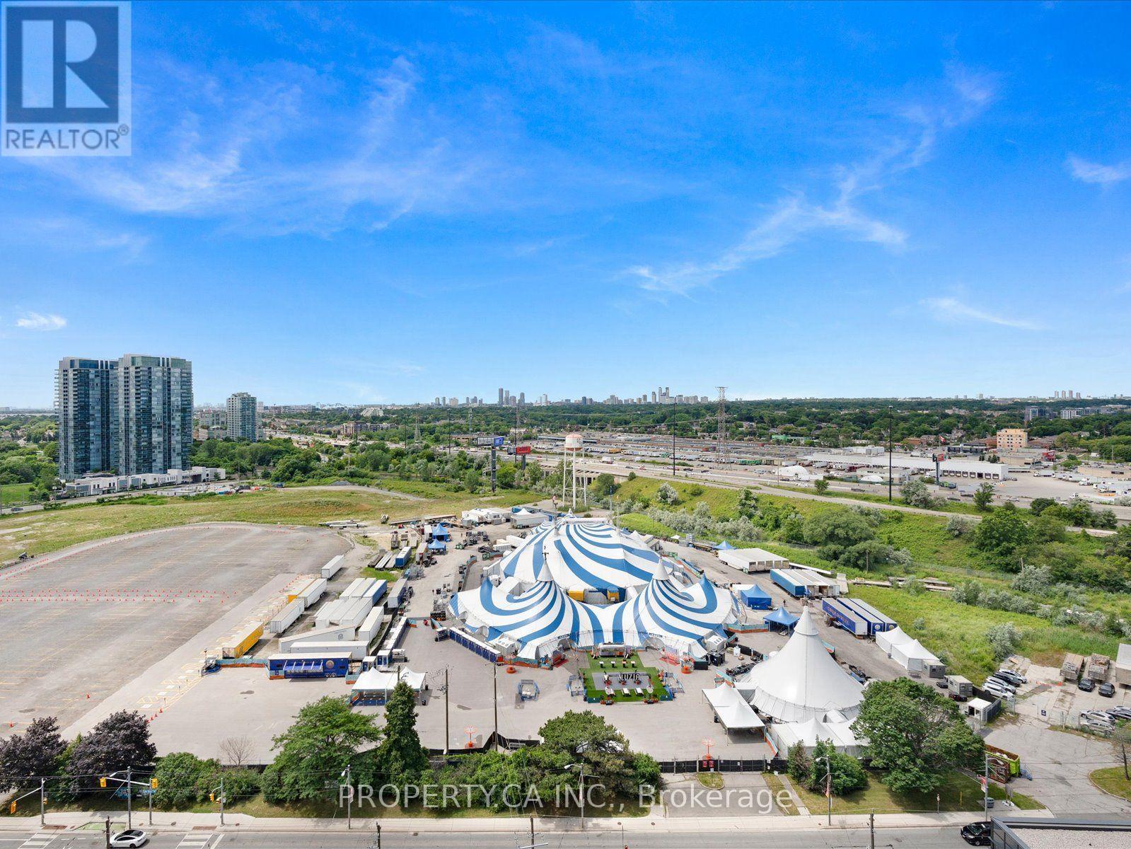#1906 56 ANNIE CRAIG DRIVE - 19