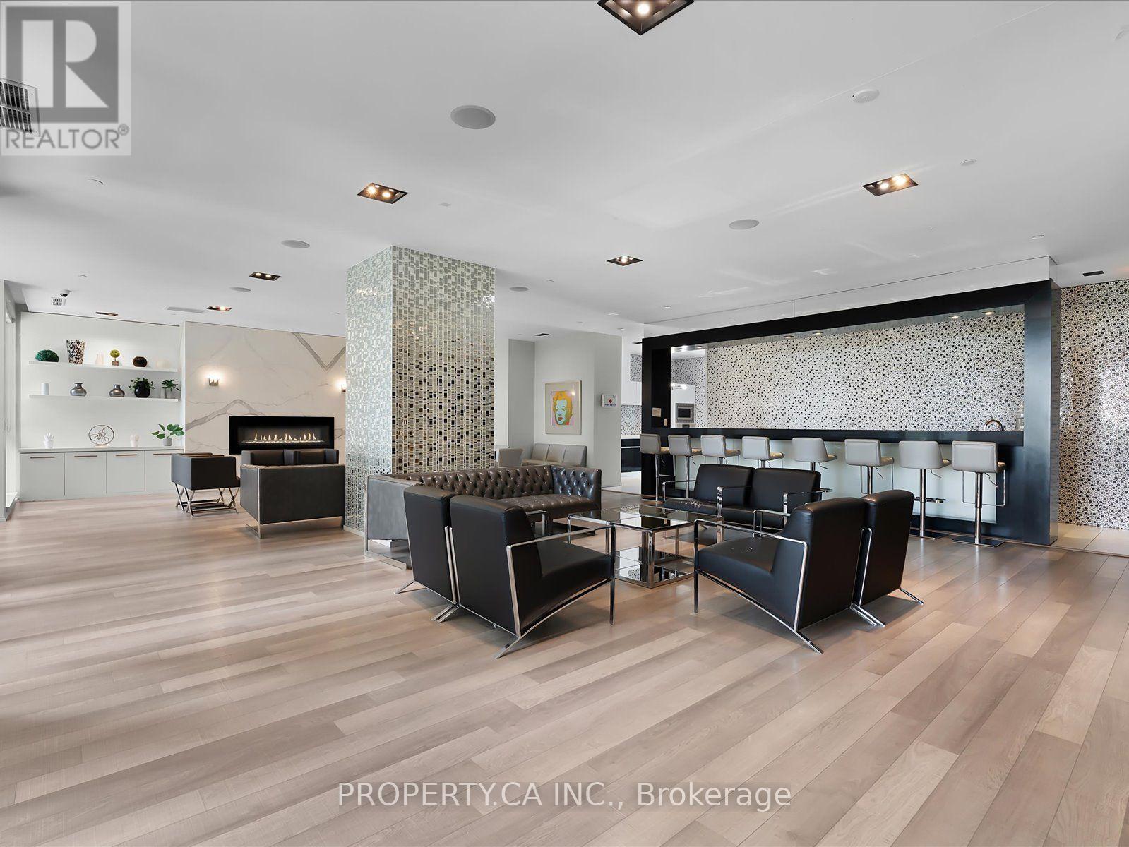 #1906 56 ANNIE CRAIG DRIVE - 26