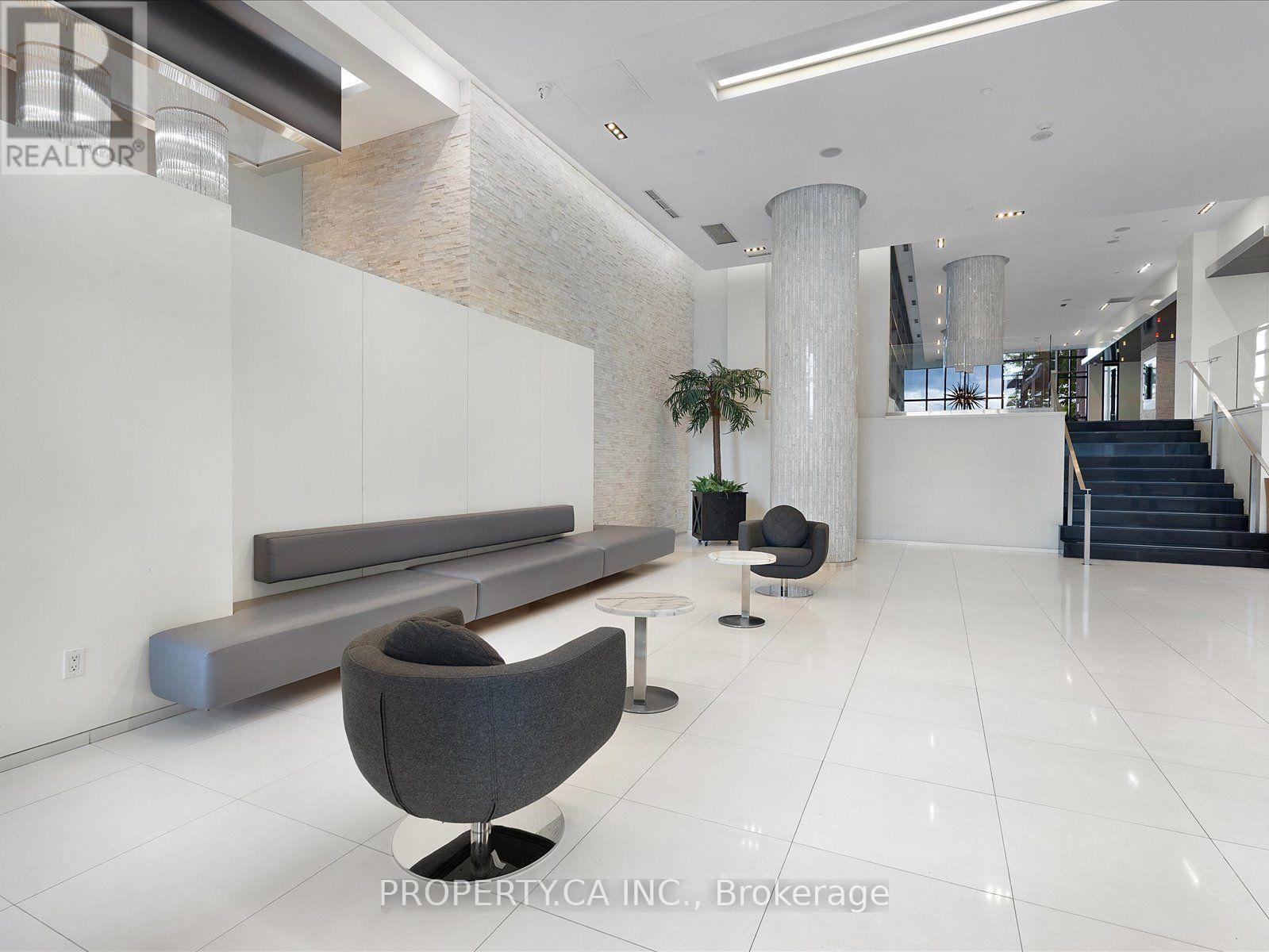 #1906 56 ANNIE CRAIG DRIVE - 34