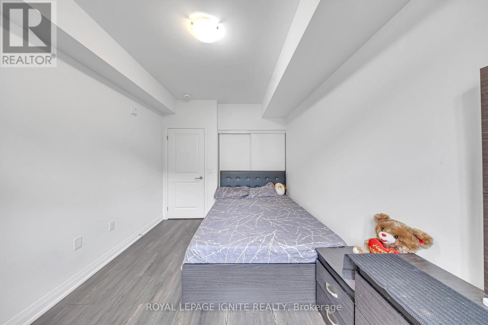 #152 65 ATTMAR DRIVE - 12
