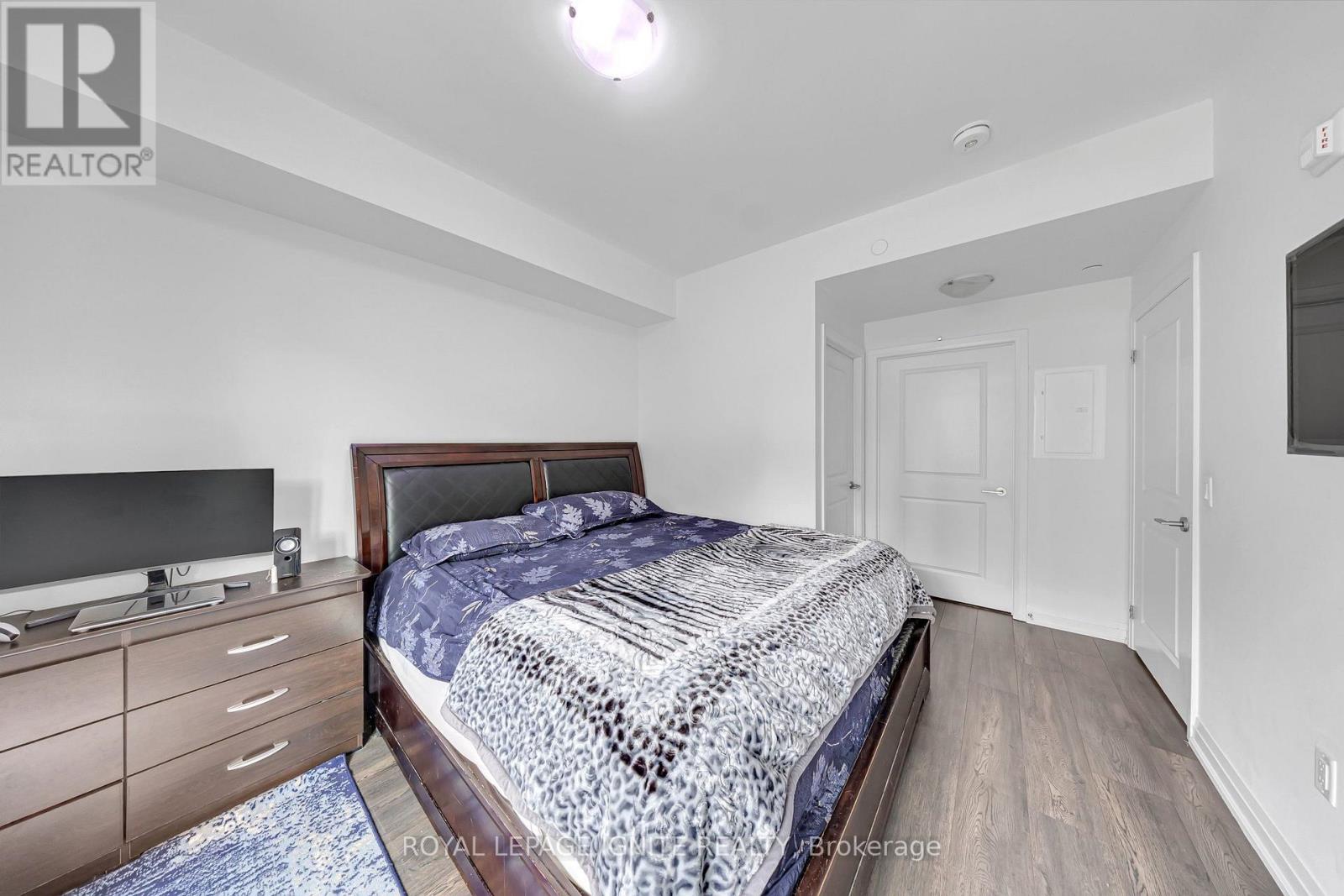 #152 65 ATTMAR DRIVE - 16