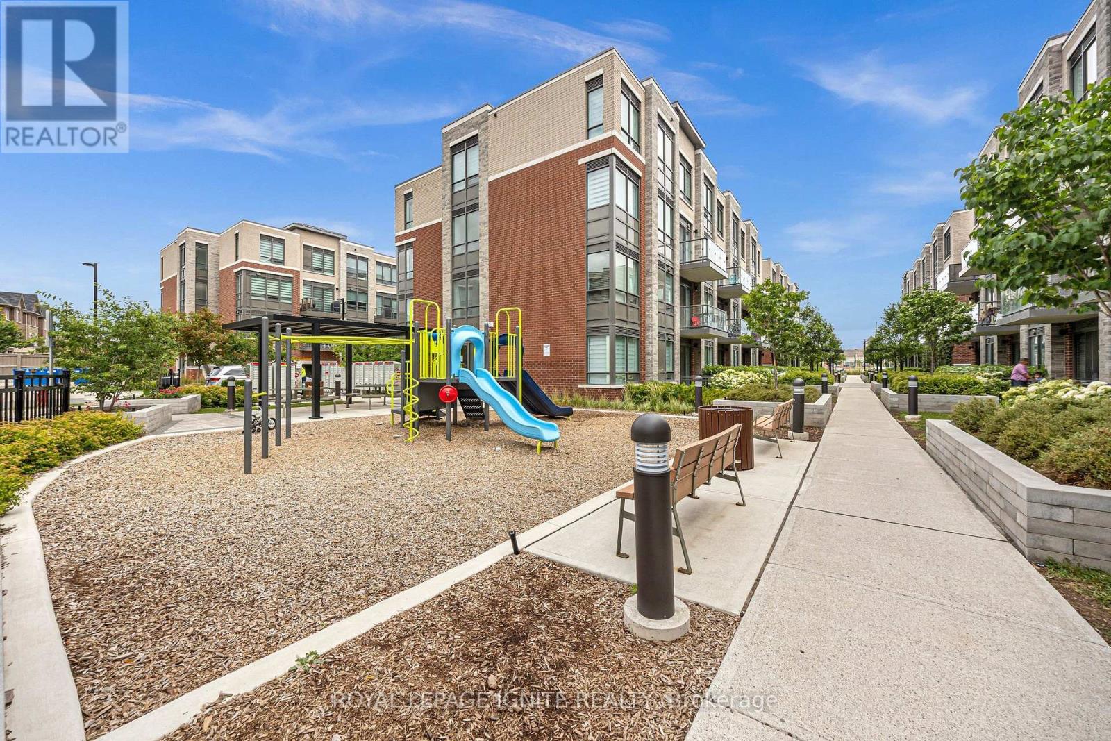 #152 65 ATTMAR DRIVE - 22