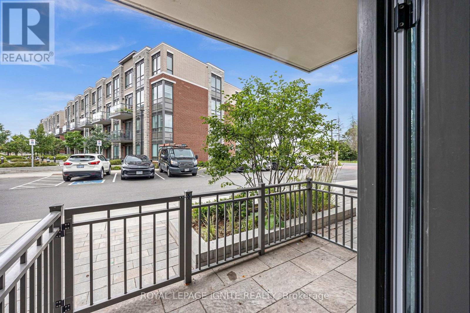 #152 65 ATTMAR DRIVE - 26